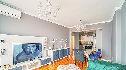 Стилен, реновиран апартамент в стара София