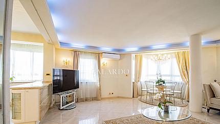 Luxuriously furnished two-bedroom apartment next to the Marinela Hotel and James Boucher Subway Station