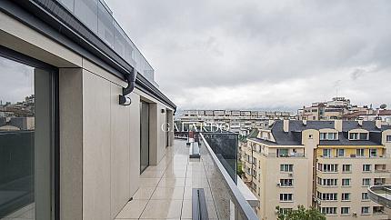 Panoramic apartment in a representative building