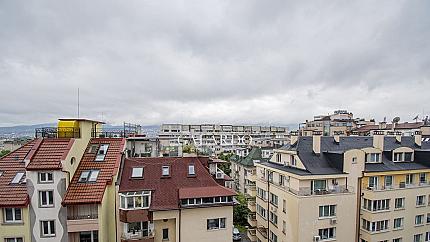 Panoramic apartment in a representative building