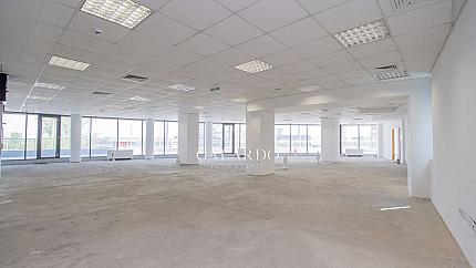 Spacious office in a luxury office building in the district. Druzhba 2