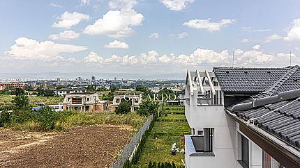 Functional single-family houses with a yard in a gated complex in Kv. Dragalevtsi