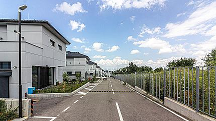 Functional single-family houses with a yard in a gated complex in Kv. Dragalevtsi