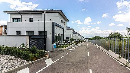 Functional single-family houses with a yard in a gated complex in Kv. Dragalevtsi