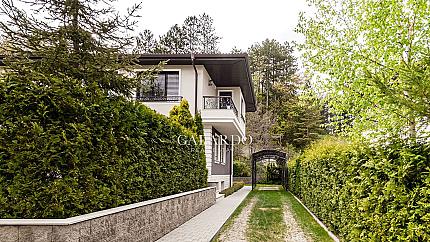 Elegant and cozy house in a gated complex next to the Anglo-American school