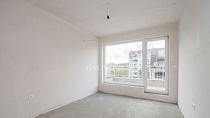 Sunny three-room apartment on "Zaychar" street