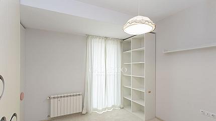 Sunny and spacious three-room apartment in the "Jacqueline" building