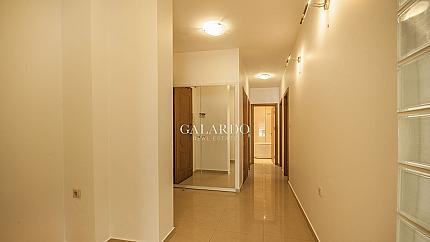 Lovely two bedroom apartment next to Marinela Hotel