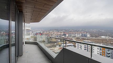 Three-bedroom apartment on a high floor