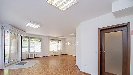 Property suitable for office near European Union Metro Station