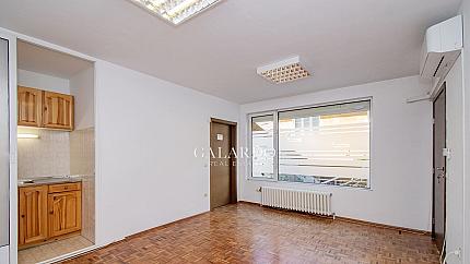 Property suitable for office near European Union Metro Station