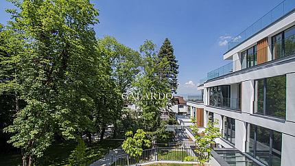 A lovely bright 2 bedroom apartment in a Gated Complex