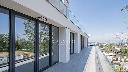 A wonderful 3 bedroom apartment with an amazing panoramic terrace