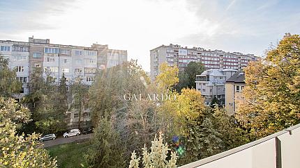 Spacious and bright two bedroom 1.5 bath apartment in Borovo