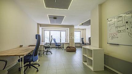 Офис на три нива в сграда в близост до пл. Македония