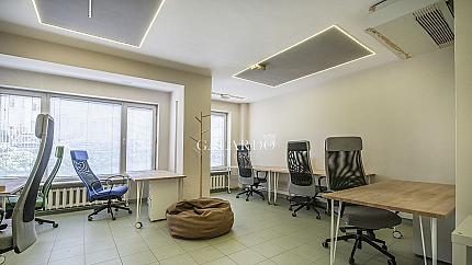 Офис на три нива в сграда в близост до пл. Македония