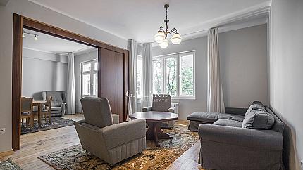 Stylish three-bedroom apartment on Slavyanska Street