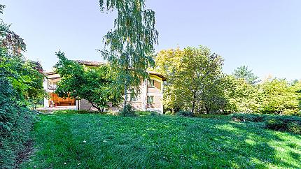 Detached family house with a beautiful yard, Dragalevtsi