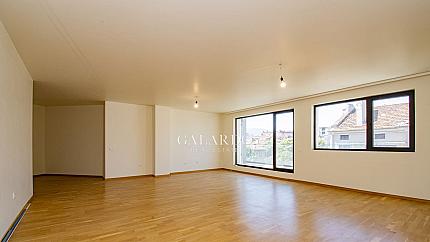 Two-bedroom apartment in the center with underground parking space