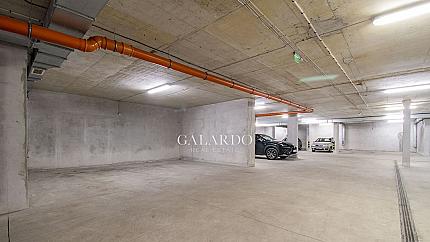 Two-bedroom apartment in the center with underground parking space