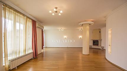 Spacious apartment whit three bedrooms in the district of Lozenets