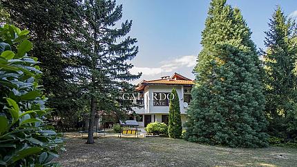 A house with a barbecue and a beautiful yard in Dragalevtsi