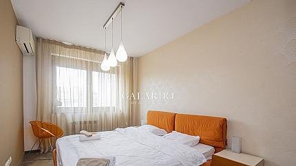 Sunny and cozy two-bedroom apartment next to Teatralna metro station