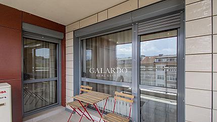 Sunny and cozy two-bedroom apartment next to Teatralna metro station