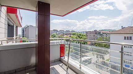 Sunny and cozy two-bedroom apartment next to Teatralna metro station