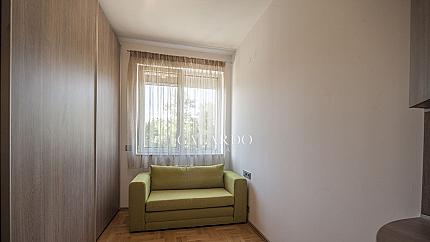 Boutique three-bedroom apartment with garden in gated complex, "Krastova vada