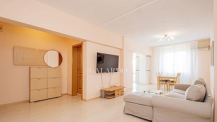 Sunny one-bedroom apartment near the National Palace of Culture with a jacuzzi