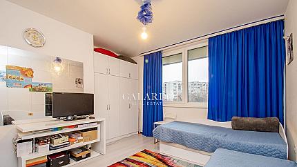 Sunny two-room apartment in district Banishora