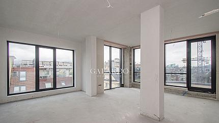 Panoramic apartment in a representative building