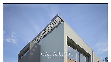 Modern house next to Kambanite Park
