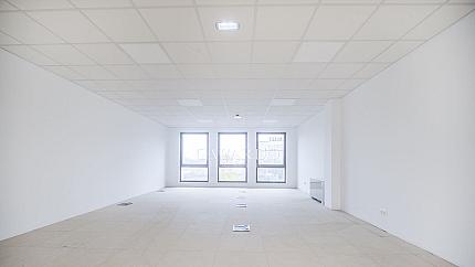Spacious office in a top location next to Mall Paradise