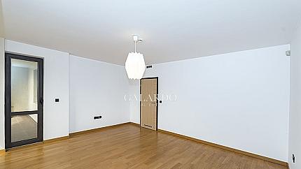 Stylish two-bedroom apartment in Doctor's Monument area