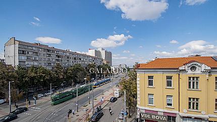 Апартамент с панорамни гледки на бул. Мария Луиза