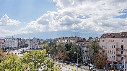Апартамент с панорамни гледки на бул. Мария Луиза