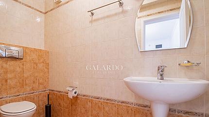 Spacious apartment with three bedrooms and an office on Asen Zlatarov Street, Doctor's Garden