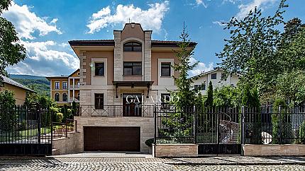 Luxury residence on st. Sekvoya