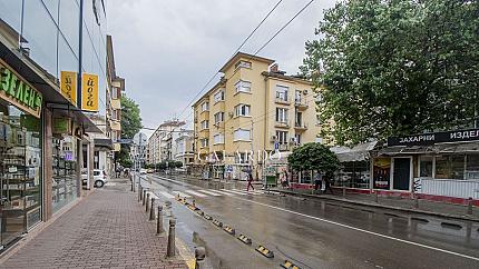 Shop with foot traffic in an ideal center