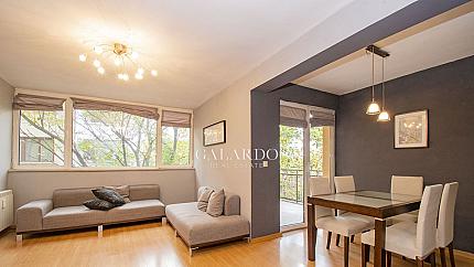 Двустаен апартамент с паркомясто в ж.к. Белите брези