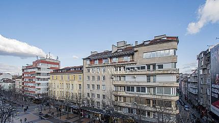 Тристаен апартамент на бул. Витоша с гледка към НДК