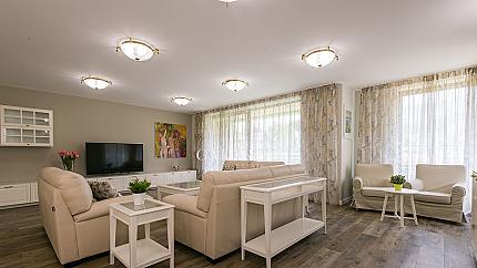 Луксозен четиристаен апартамент под наем с красива гледка към Витоша в Симеоново