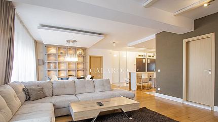 Stylish four-bedroom apartment near Zaimov Park