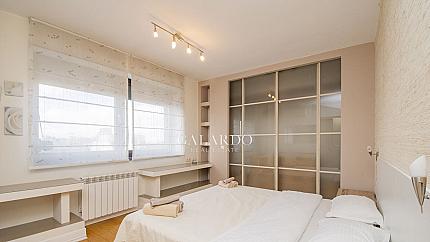 Stylish four-bedroom apartment near Zaimov Park
