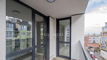 New south-facing one-bedroom apartment, Poligona quarter