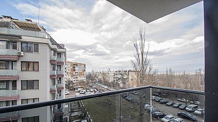 Panoramic two-bedroom apartment in a new building, Poligona quarter