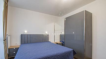 Светъл и просторен  апартамент с две спални под наем в  Изток