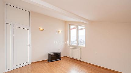 Renting a floor of a house, representing a 3-room apartment